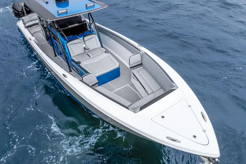Slide: The Image of Nortech 390 Sport Center Console 2024 - 17