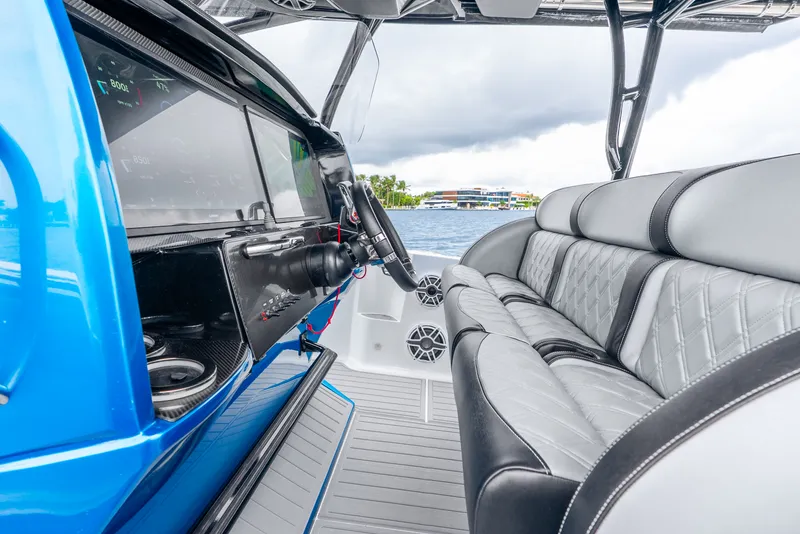 Slide: The Image of Nortech 390 Sport Center Console 2024 - 56