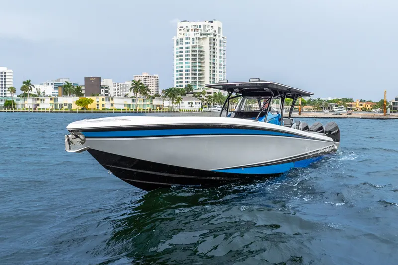 Slide: The Image of Nortech 390 Sport Center Console 2024 - 16