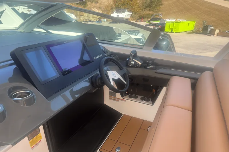 Slide: The Image of Aviara AV40 Outboard 2025 - 13