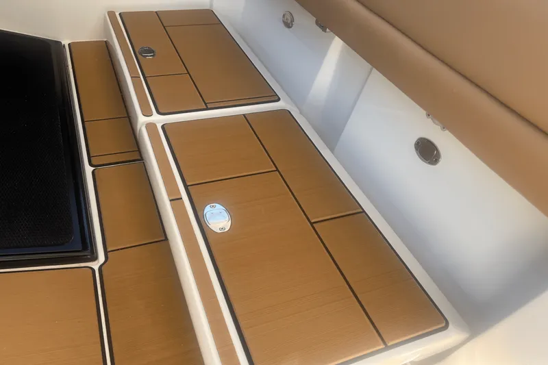 Slide: The Image of Aviara AV40 Outboard 2025 - 14