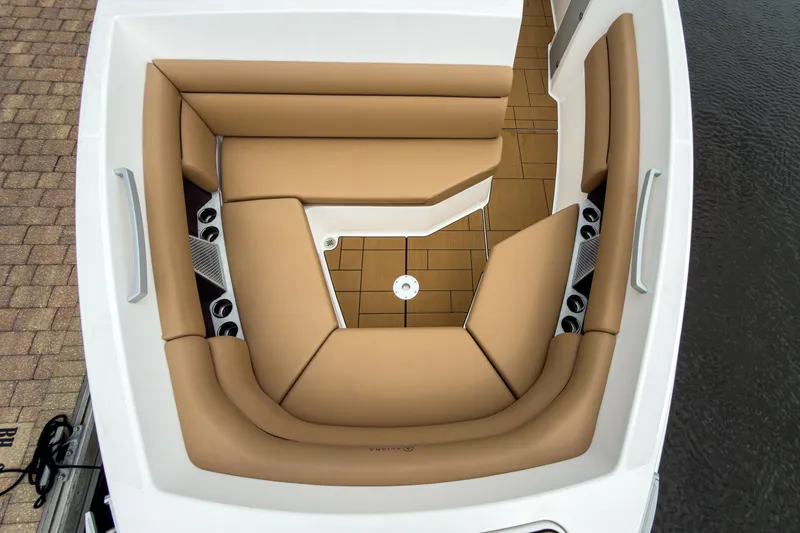 Slide: The Image of Aviara AV40 Outboard 2025 - 29