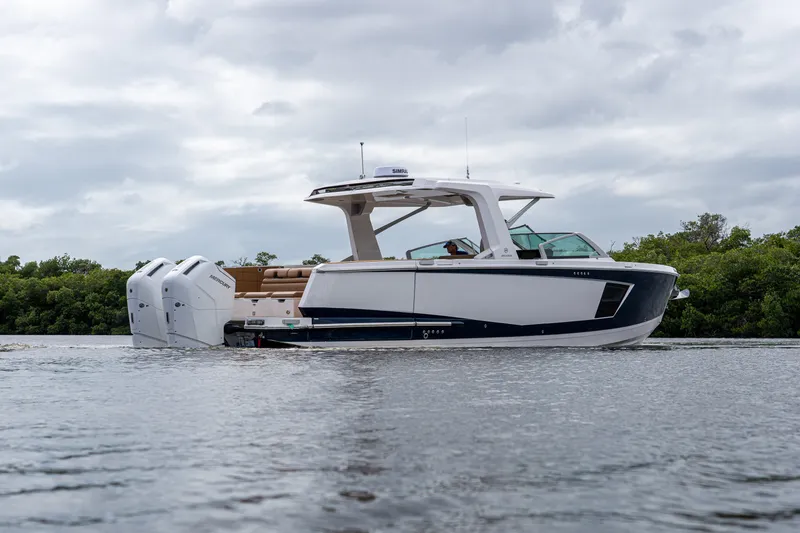 Slide: The Image of Aviara AV40 Outboard 2025 - 30
