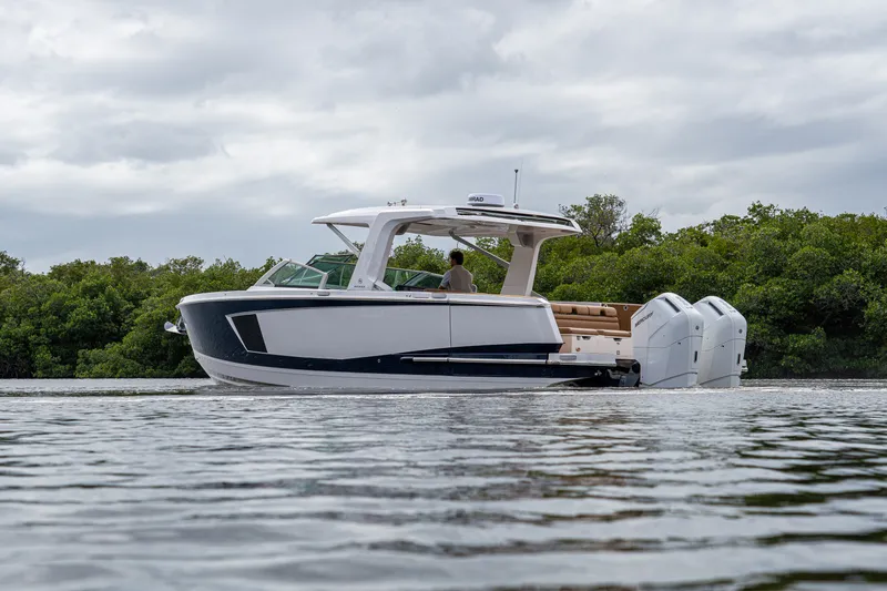 Slide: The Image of Aviara AV40 Outboard 2025 - 35