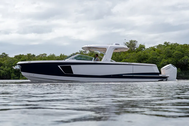 Slide: The Image of Aviara AV40 Outboard 2025 - 36