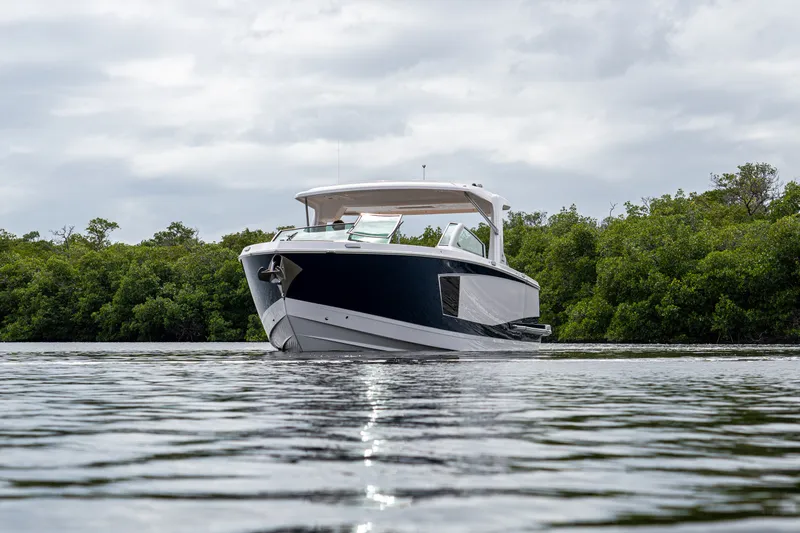 Slide: The Image of Aviara AV40 Outboard 2025 - 38