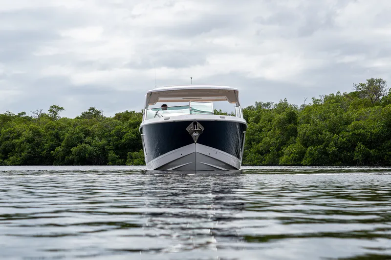 Slide: The Image of Aviara AV40 Outboard 2025 - 39