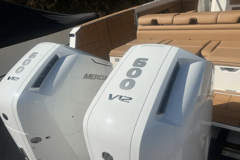 Slide: The Image of Aviara AV40 Outboard 2025 - 4