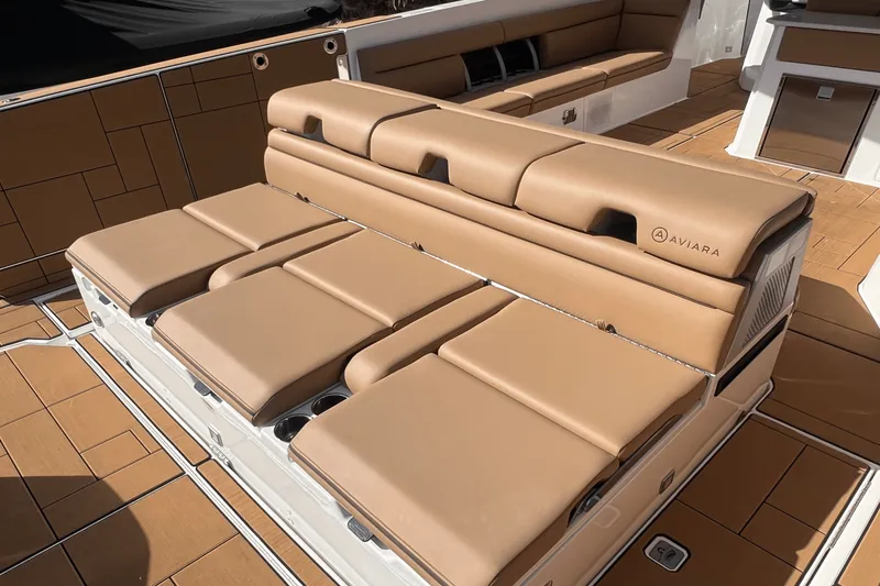 Slide: The Image of Aviara AV40 Outboard 2025 - 5