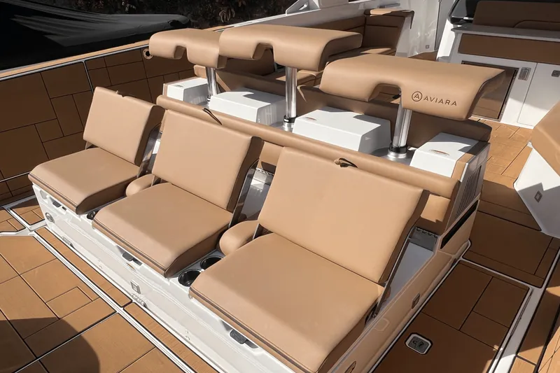 Slide: The Image of Aviara AV40 Outboard 2025 - 7