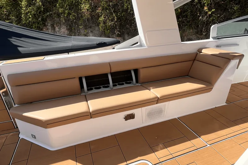 Slide: The Image of Aviara AV40 Outboard 2025 - 9