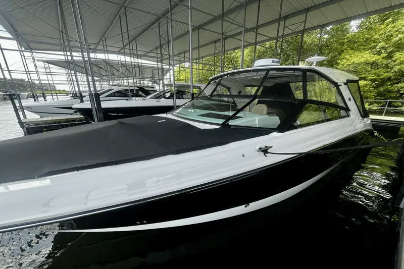 Slide: The Image of Sea Ray SLX 400 OB 2021 - 11