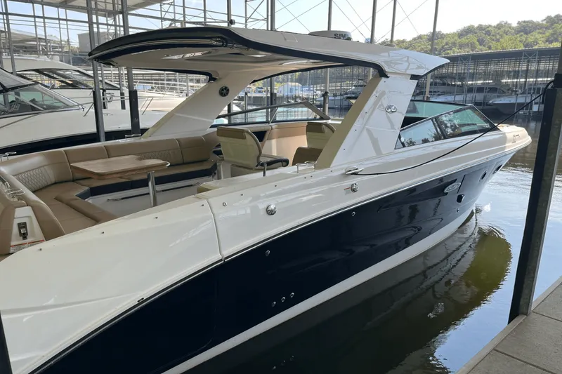 Slide: The Image of Sea Ray SLX 400 OB 2021 - 14