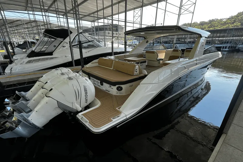 Slide: The Image of Sea Ray SLX 400 OB 2021 - 17