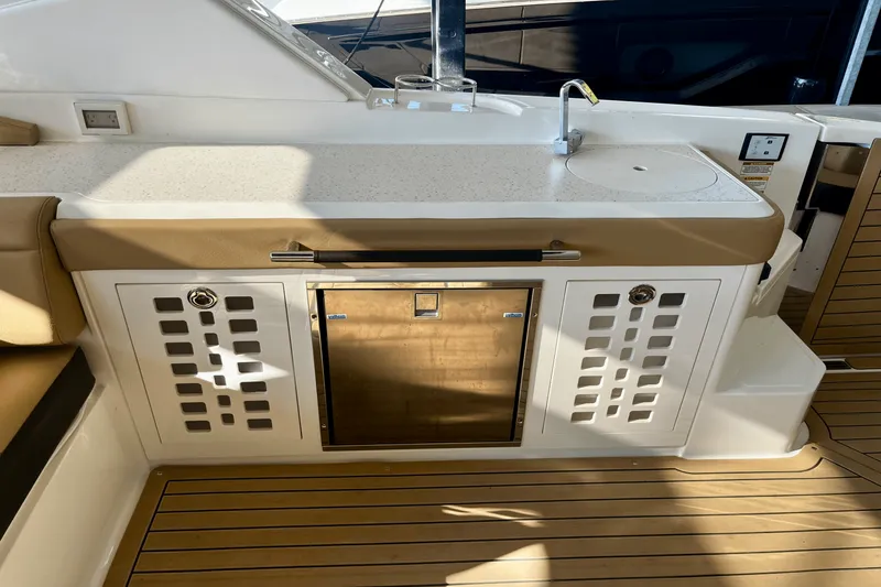 Slide: The Image of Sea Ray SLX 400 OB 2021 - 28