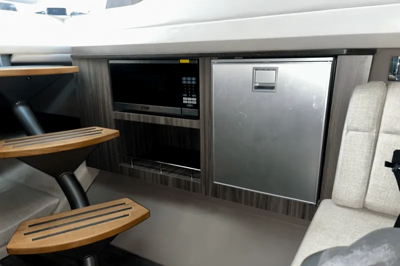 Slide: The Image of Sea Ray SLX 400 OB 2021 - 33