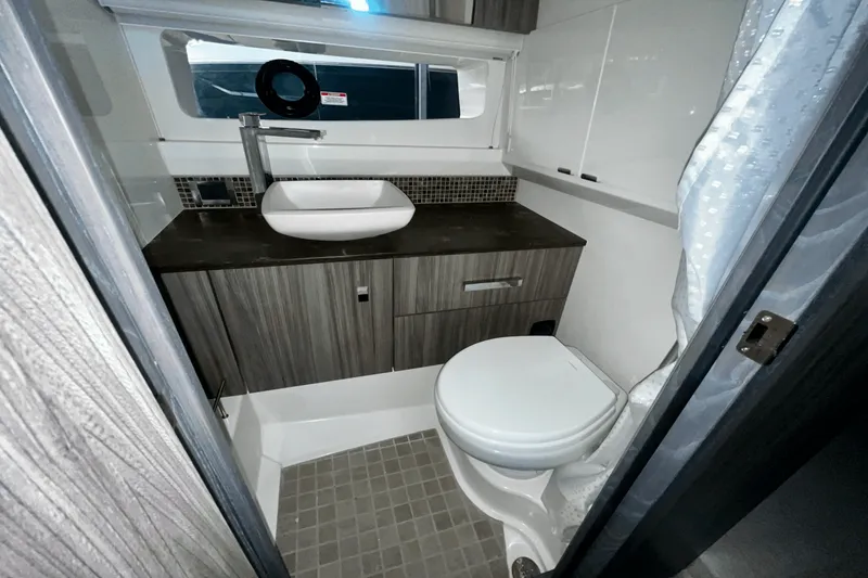 Slide: The Image of Sea Ray SLX 400 OB 2021 - 36