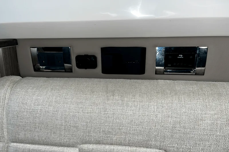 Slide: The Image of Sea Ray SLX 400 OB 2021 - 37