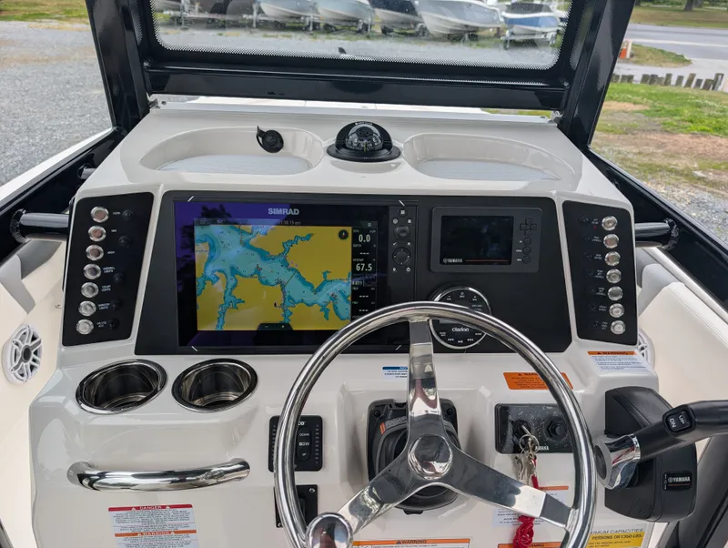 Slide: The Image of Robalo 246 CAYMAN 2023 - 15
