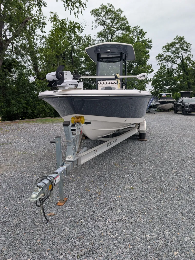 The Image of Robalo 246 CAYMAN 2023 - 0