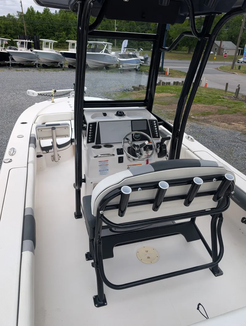 Slide: The Image of Robalo 246 CAYMAN 2023 - 10