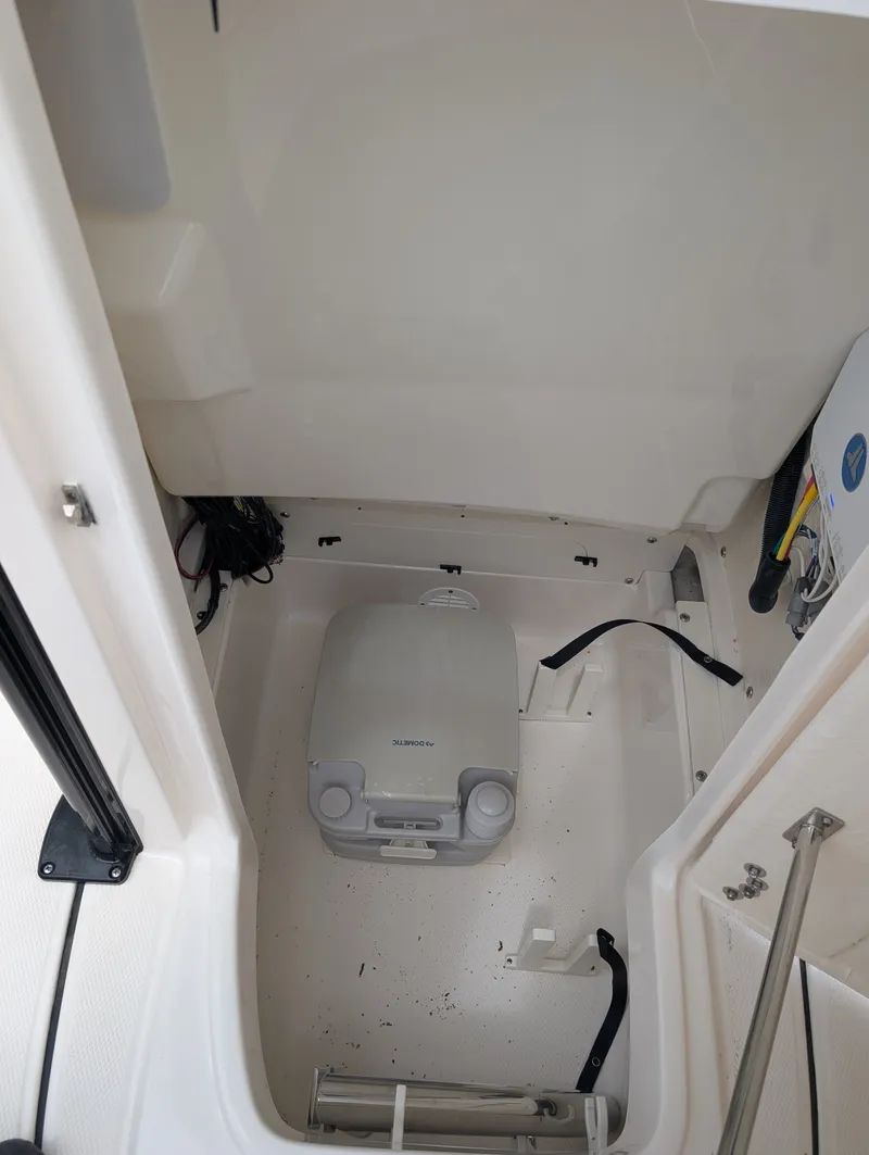 Slide: The Image of Robalo 246 CAYMAN 2023 - 20