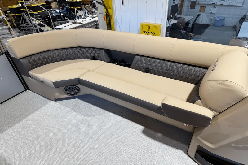 Slide: The Image of Harris 230 Sunliner 2025 - 13