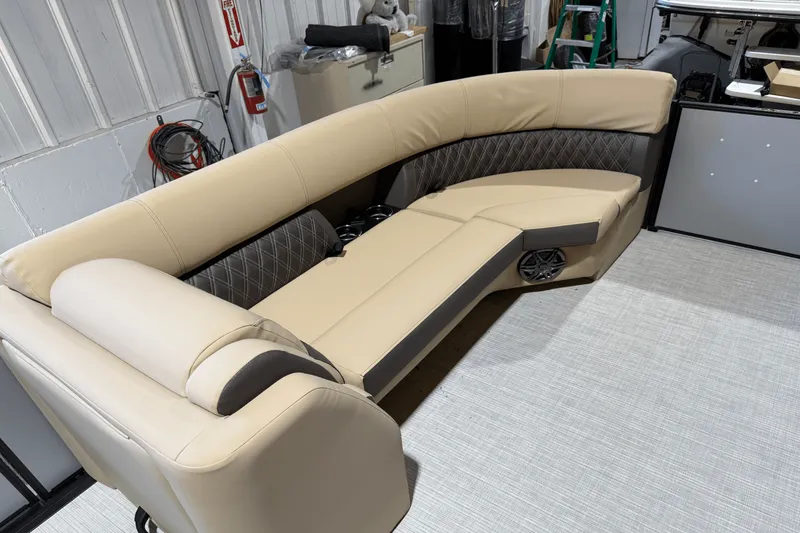 Slide: The Image of Harris 230 Sunliner 2025 - 14