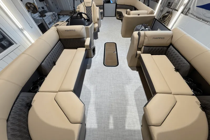 Slide: The Image of Harris 230 Sunliner 2025 - 16