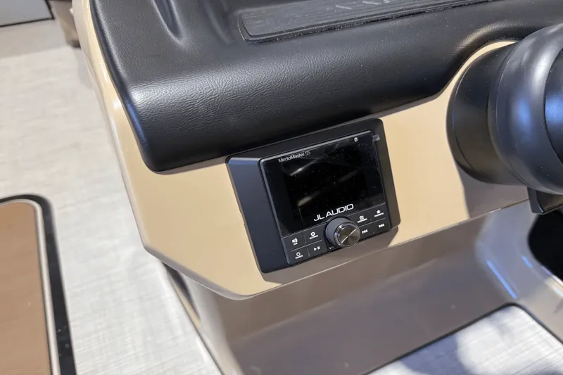 Slide: The Image of Harris 230 Sunliner 2025 - 24