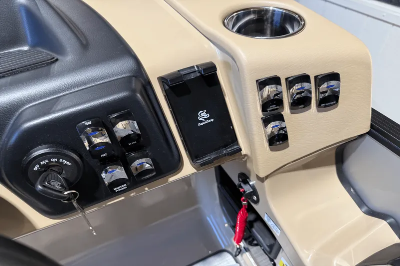 Slide: The Image of Harris 230 Sunliner 2025 - 25