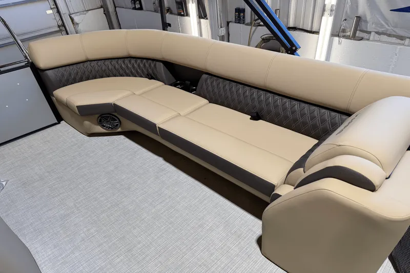 Slide: The Image of Harris 230 Sunliner 2025 - 30