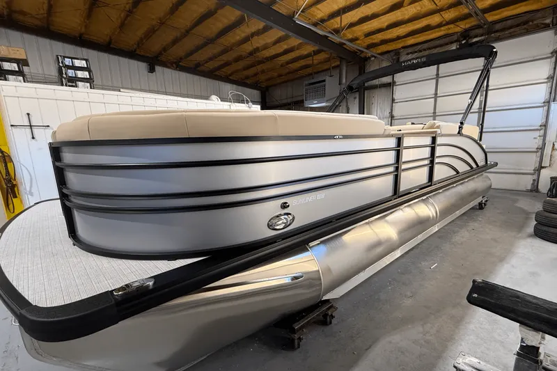 Slide: The Image of Harris 230 Sunliner 2025 - 7