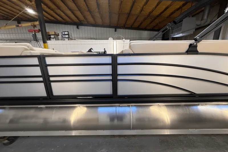 Slide: The Image of Harris 230 Sunliner 2025 - 8