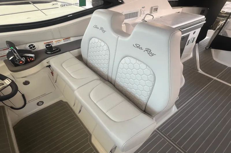 Slide: The Image of Sea Ray Sundancer 320 Outboard 2024 - 12