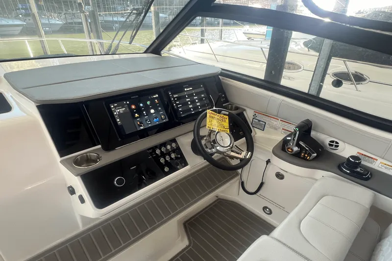 Slide: The Image of Sea Ray Sundancer 320 Outboard 2024 - 13