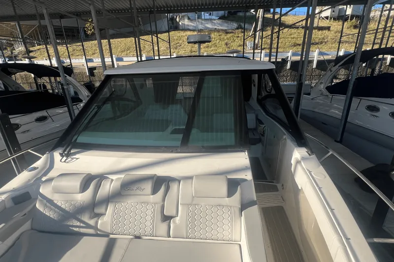 Slide: The Image of Sea Ray Sundancer 320 Outboard 2024 - 16