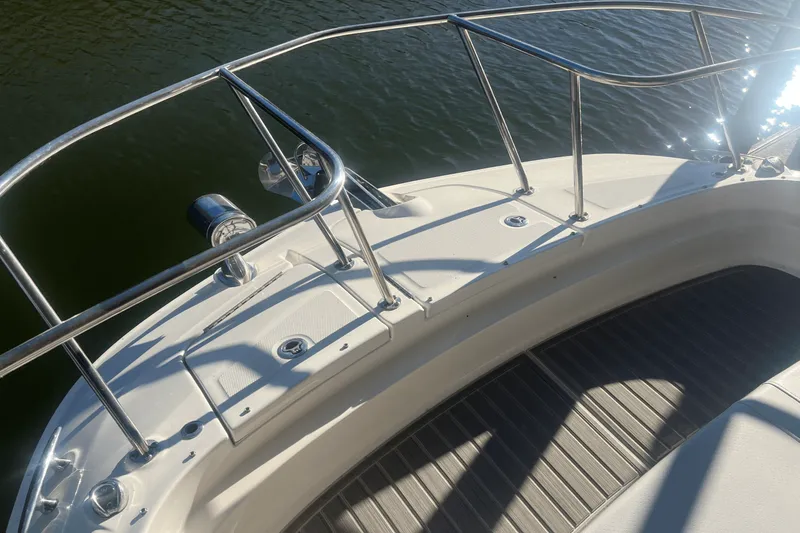 Slide: The Image of Sea Ray Sundancer 320 Outboard 2024 - 17