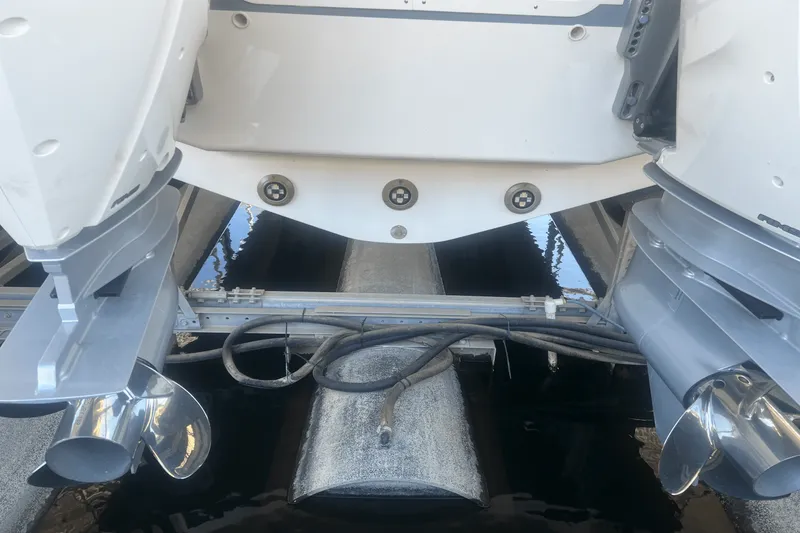 Slide: The Image of Sea Ray Sundancer 320 Outboard 2024 - 22