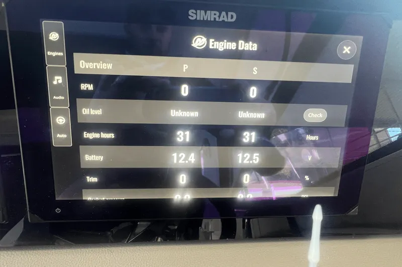 Slide: The Image of Sea Ray Sundancer 320 Outboard 2024 - 23