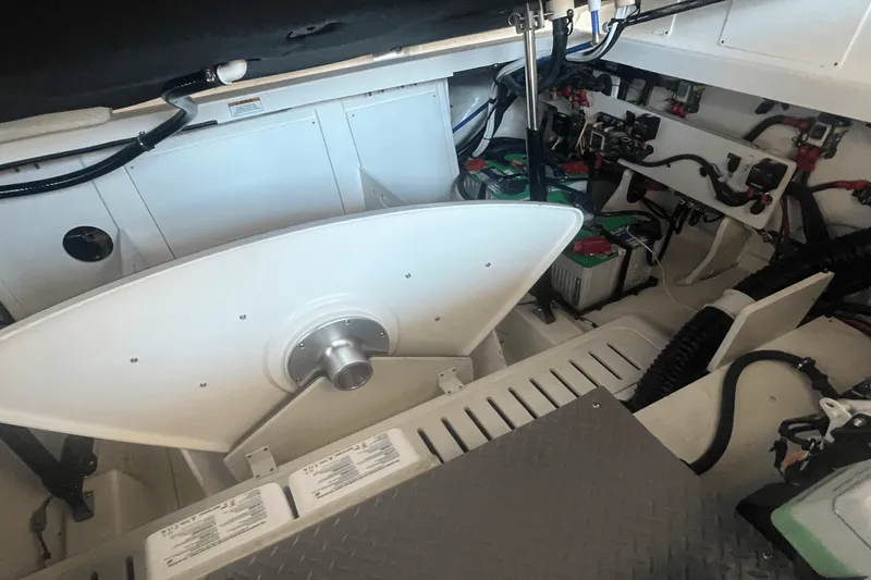 Slide: The Image of Sea Ray Sundancer 320 Outboard 2024 - 24