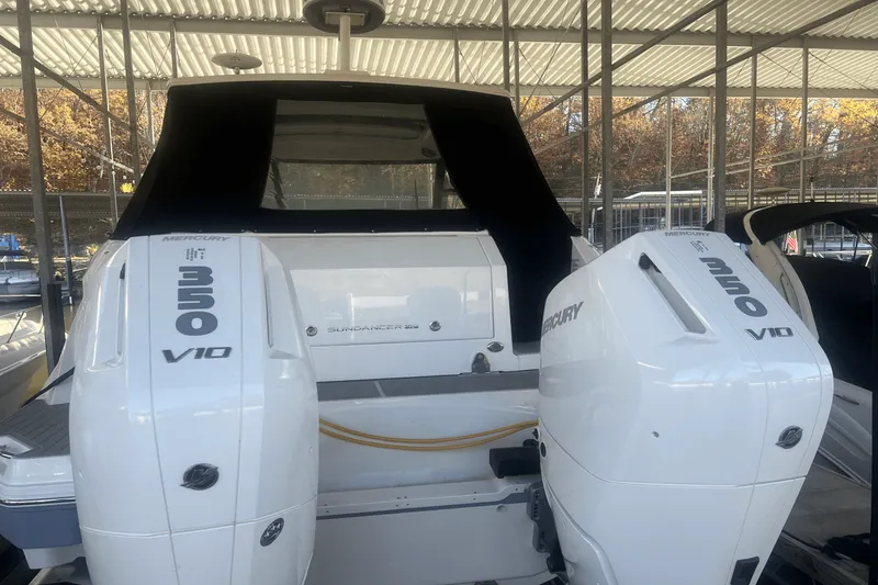 Slide: The Image of Sea Ray Sundancer 320 Outboard 2024 - 6