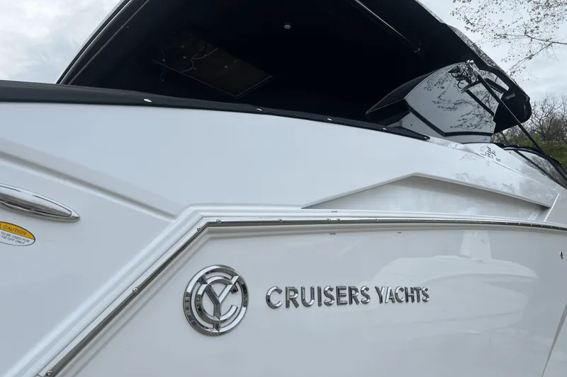 Slide: The Image of Cruisers Yachts 34 GLS 2025 - 11