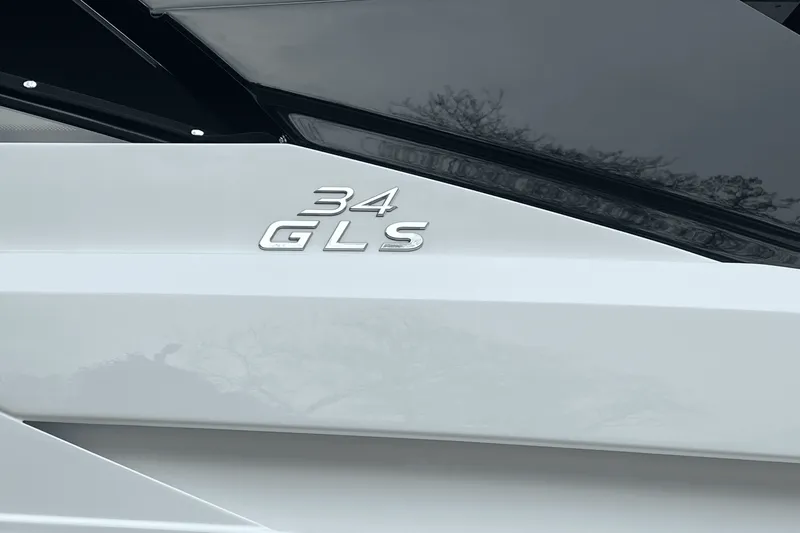 Slide: The Image of Cruisers Yachts 34 GLS 2025 - 12