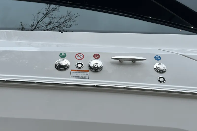 Slide: The Image of Cruisers Yachts 34 GLS 2025 - 14