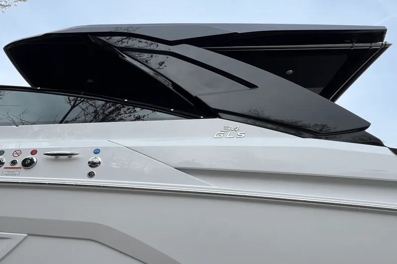 Slide: The Image of Cruisers Yachts 34 GLS 2025 - 15