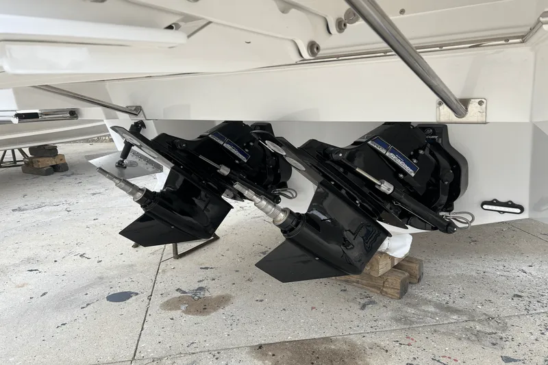 Slide: The Image of Cruisers Yachts 34 GLS 2025 - 20