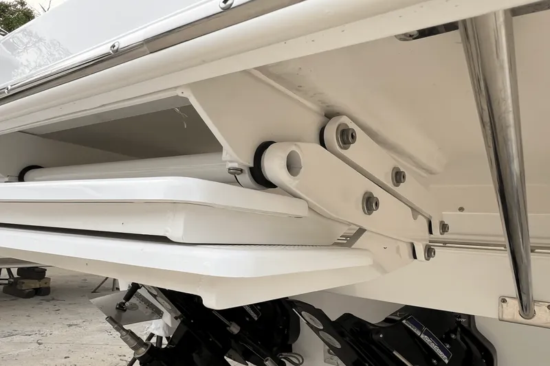 Slide: The Image of Cruisers Yachts 34 GLS 2025 - 21