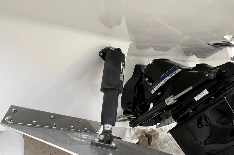 Slide: The Image of Cruisers Yachts 34 GLS 2025 - 22