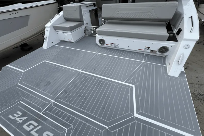 Slide: The Image of Cruisers Yachts 34 GLS 2025 - 25